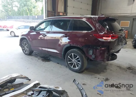 2018 Toyota Highlander Xle z USA, uszkodzony, nr VIN 5TDJZRFH1JS848270